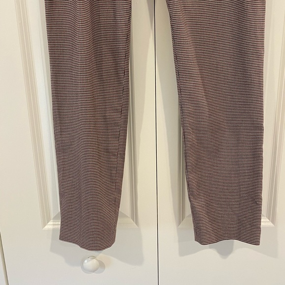Uniqlo cropped maroon pants with micro houndstooth pattern size s (Waist 26-27) - Picture 6 of 13